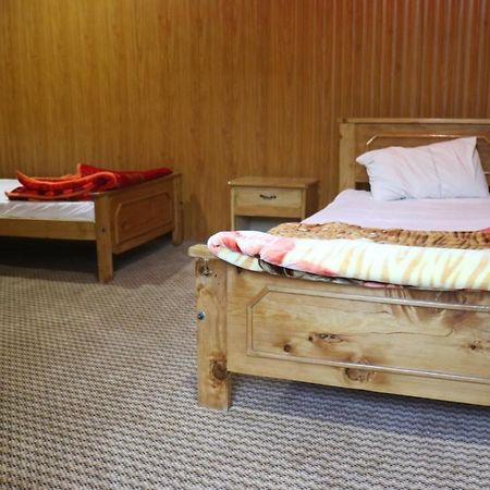 Golden Peak Guest House Gilgit Esterno foto