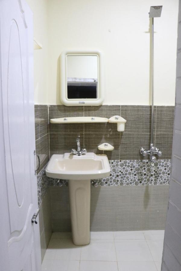 Golden Peak Guest House Gilgit Esterno foto