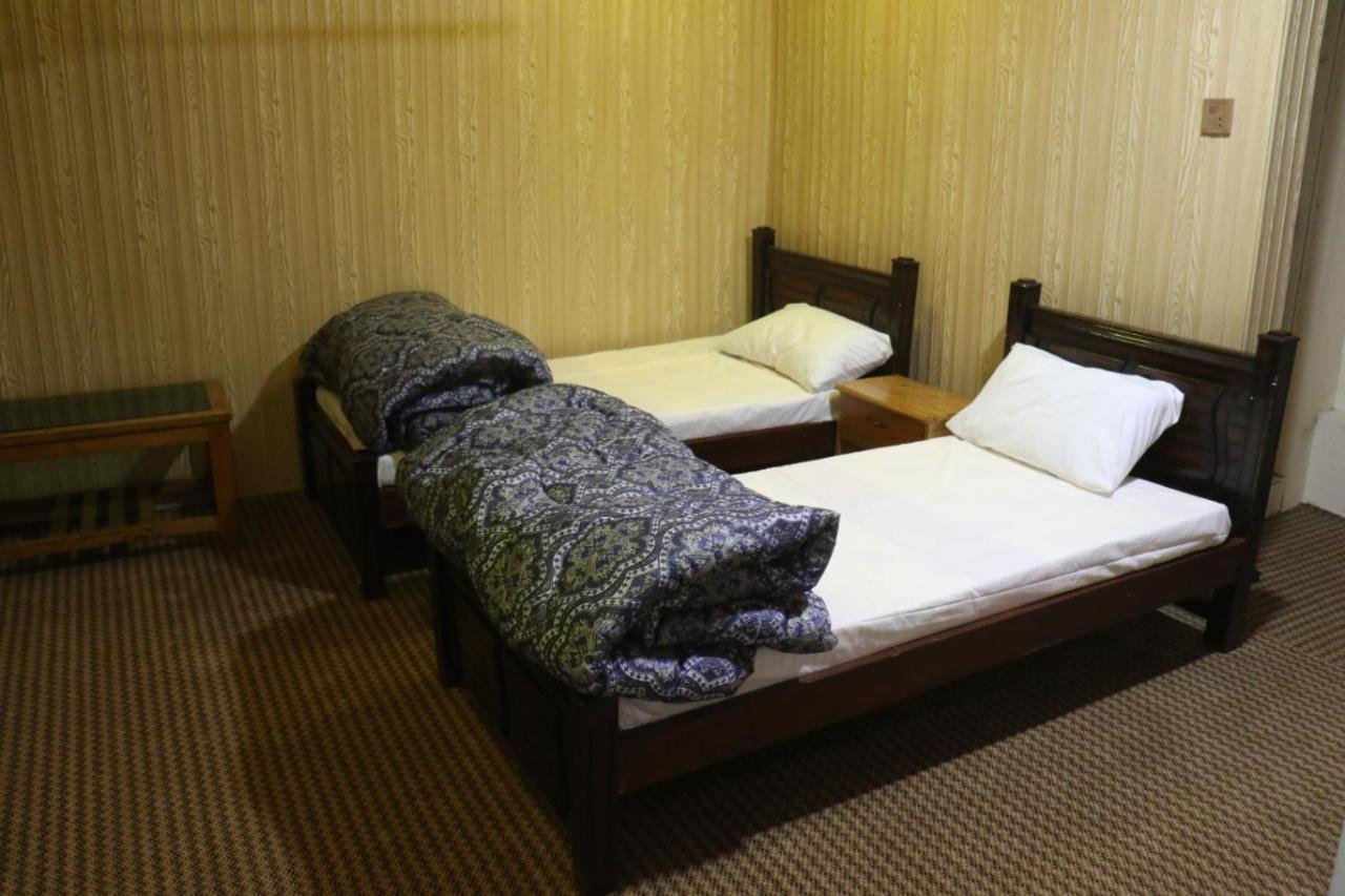 Golden Peak Guest House Gilgit Esterno foto