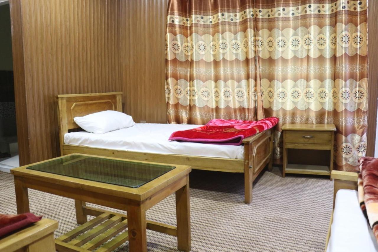 Golden Peak Guest House Gilgit Esterno foto