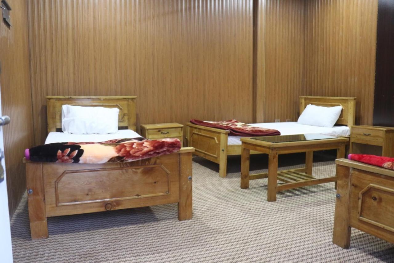 Golden Peak Guest House Gilgit Esterno foto