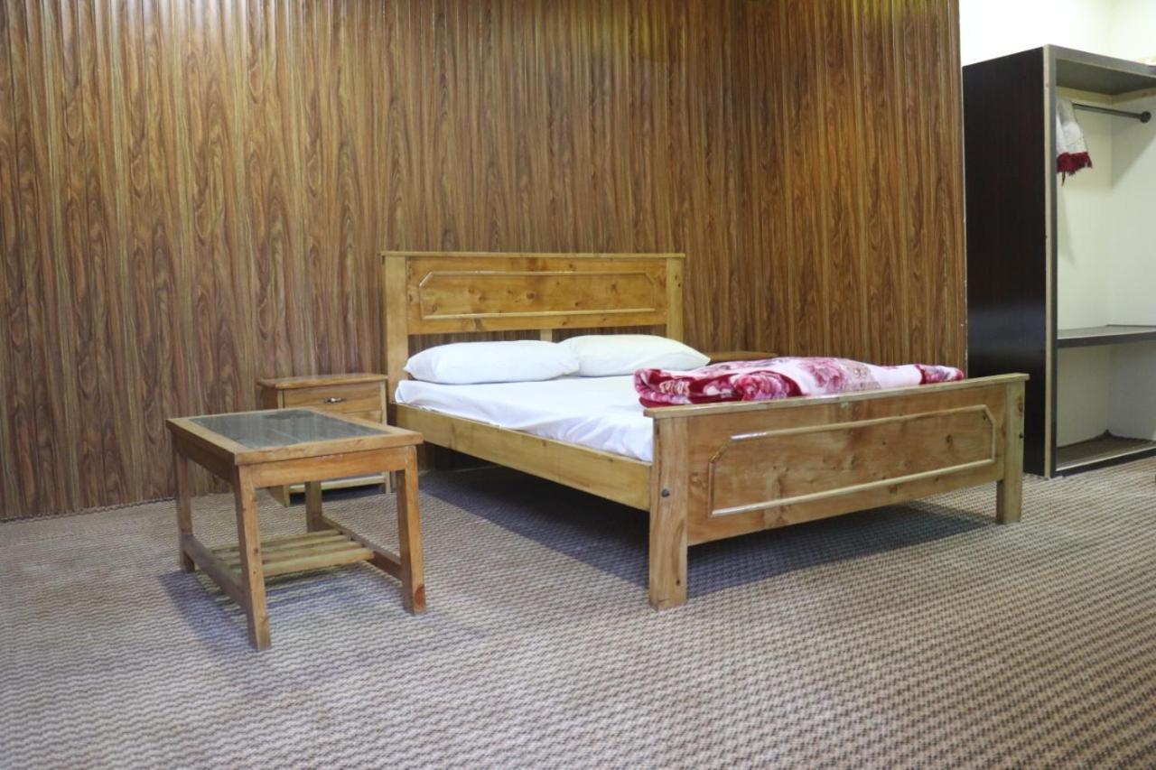 Golden Peak Guest House Gilgit Esterno foto