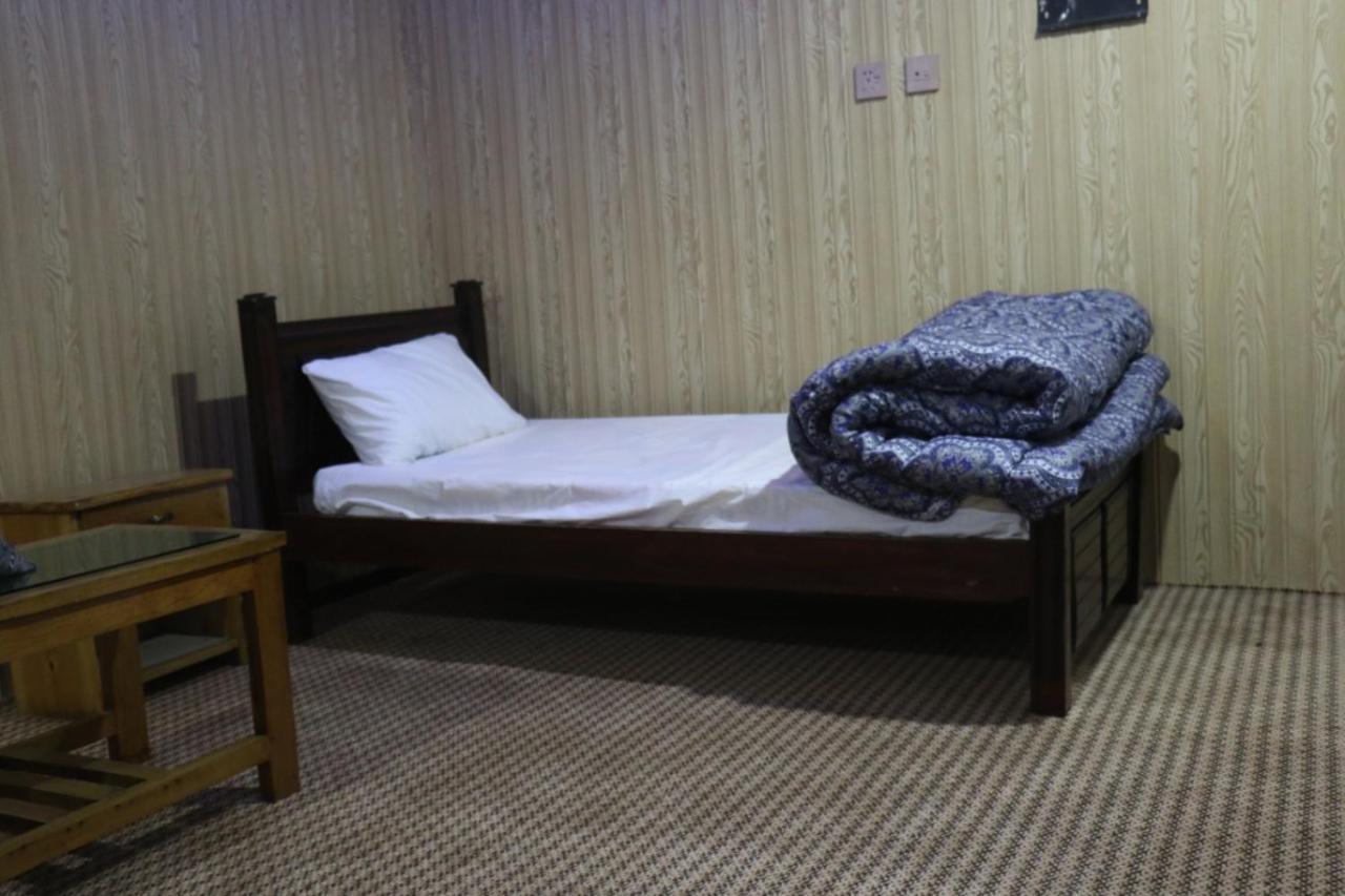 Golden Peak Guest House Gilgit Esterno foto