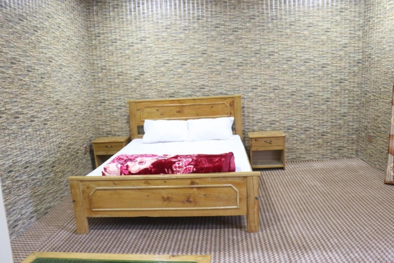 Golden Peak Guest House Gilgit Esterno foto